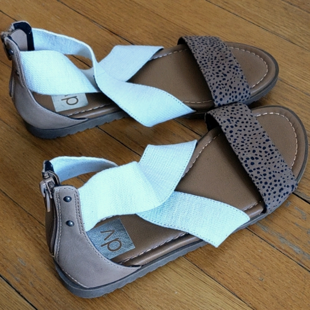 NWOT Dolce Vita leopard print sandals